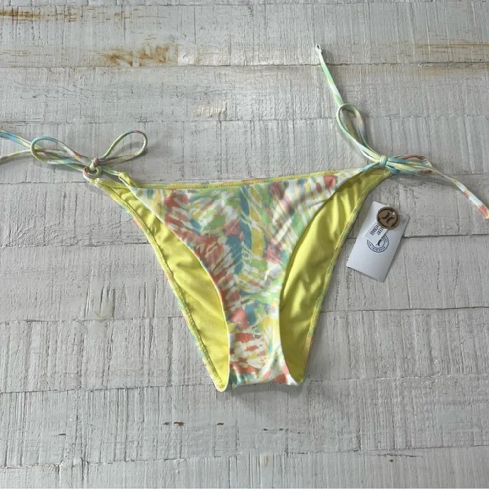 Hurley Rhythm Wash Cheeky Side Tie Bikini Bottoms size Large NWT Tie‎ Dye